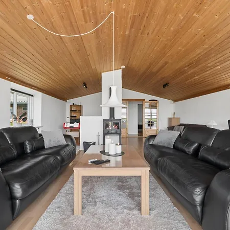 Spacious With Water View بيت للعطل *