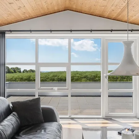بيت للعطل Spacious With Water View