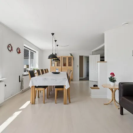 Spacious With Water View بيت للعطل *