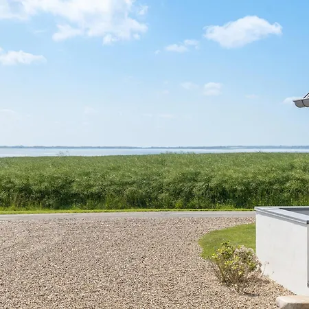 بيت للعطل Spacious With Water View *