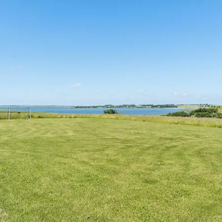 بيت للعطل Spacious With Water View